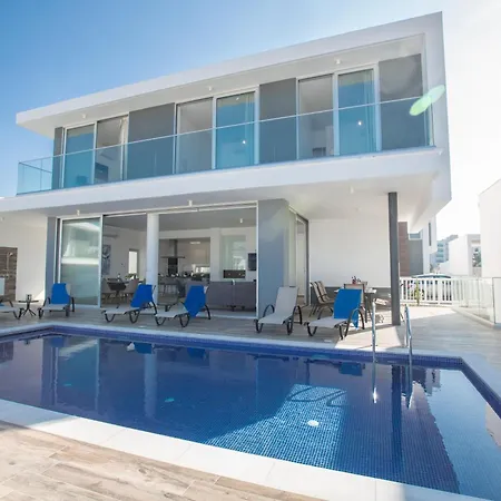 Schoenes Olivine Fuer 11 Personen Holiday home
